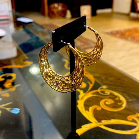 Earrings - Picture 1 of 1